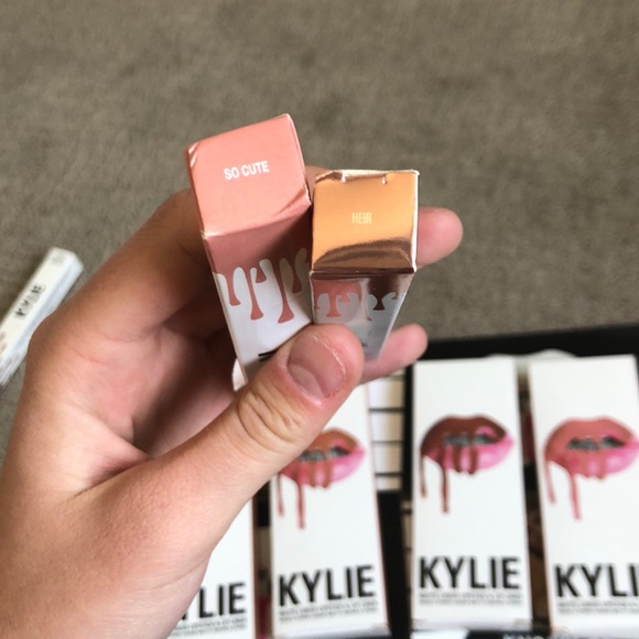 Kylie cosmetics matte liquid lipstick & liner sets - Picture 6 of 8